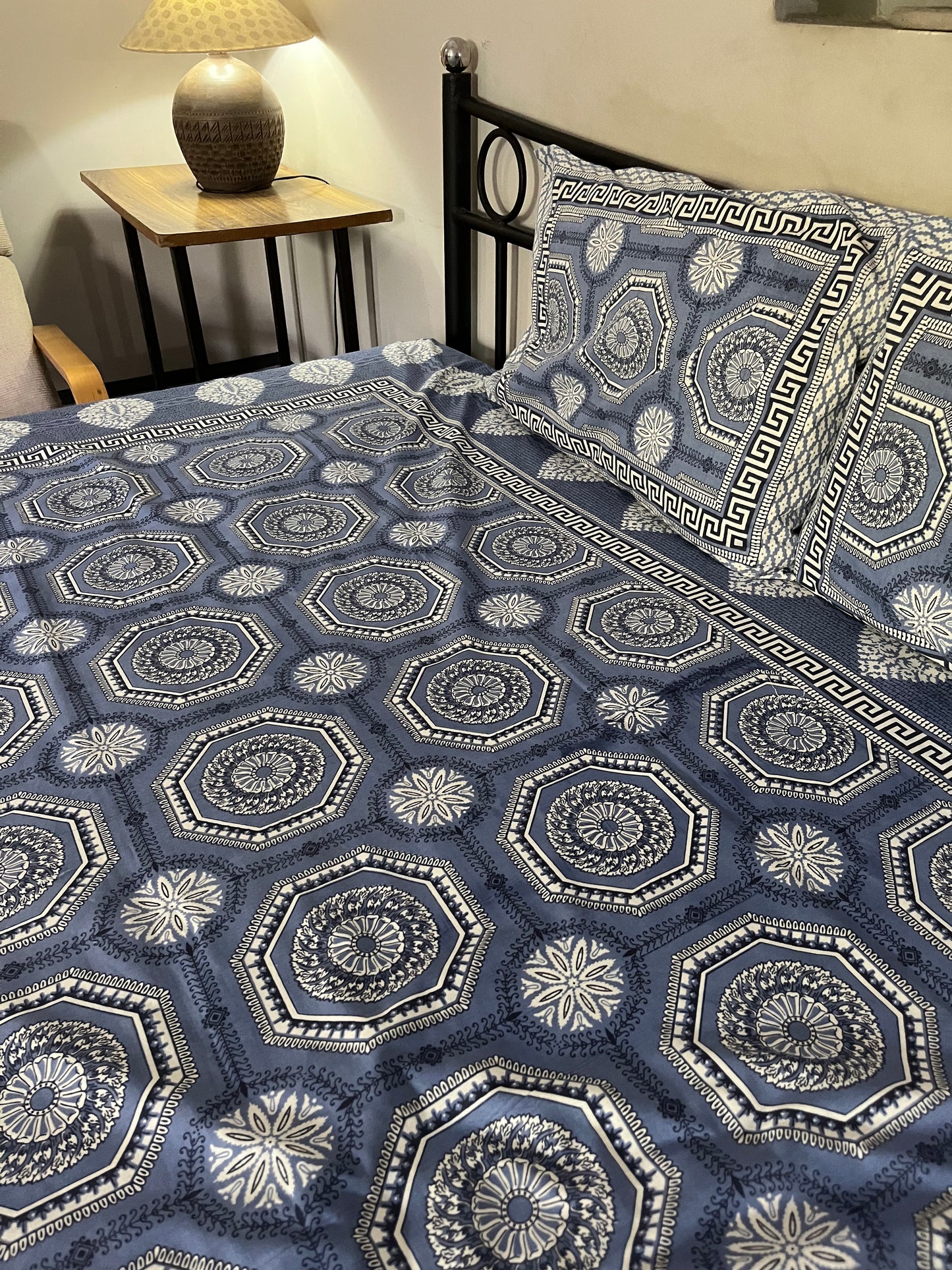 Abstract Print Pure Cotton Bedsheet With Two Pillow Covers Cotton Goodness