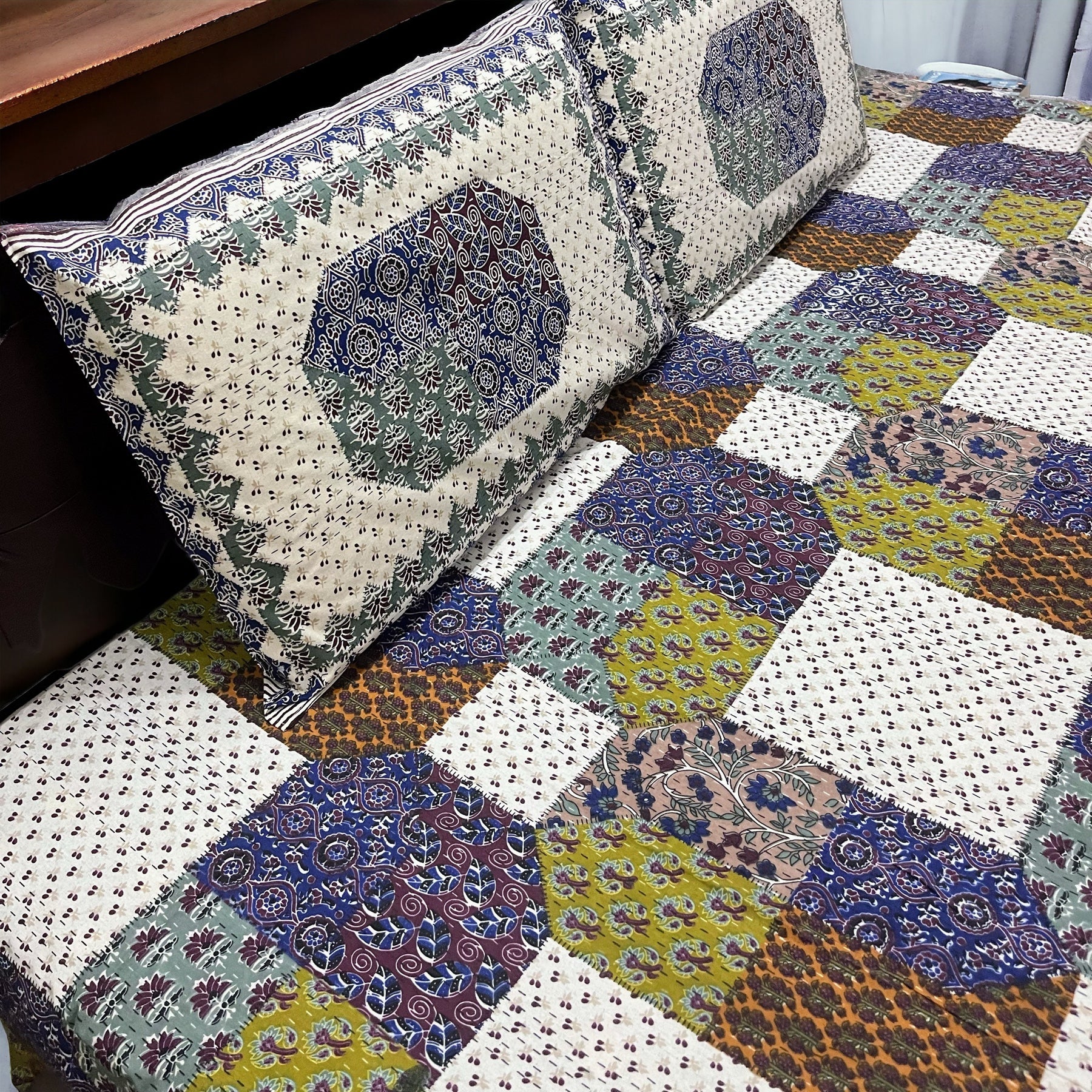 Surreal Pattern 200 TC 100% Pure Cotton Bedsheet With 2 Pillow Covers