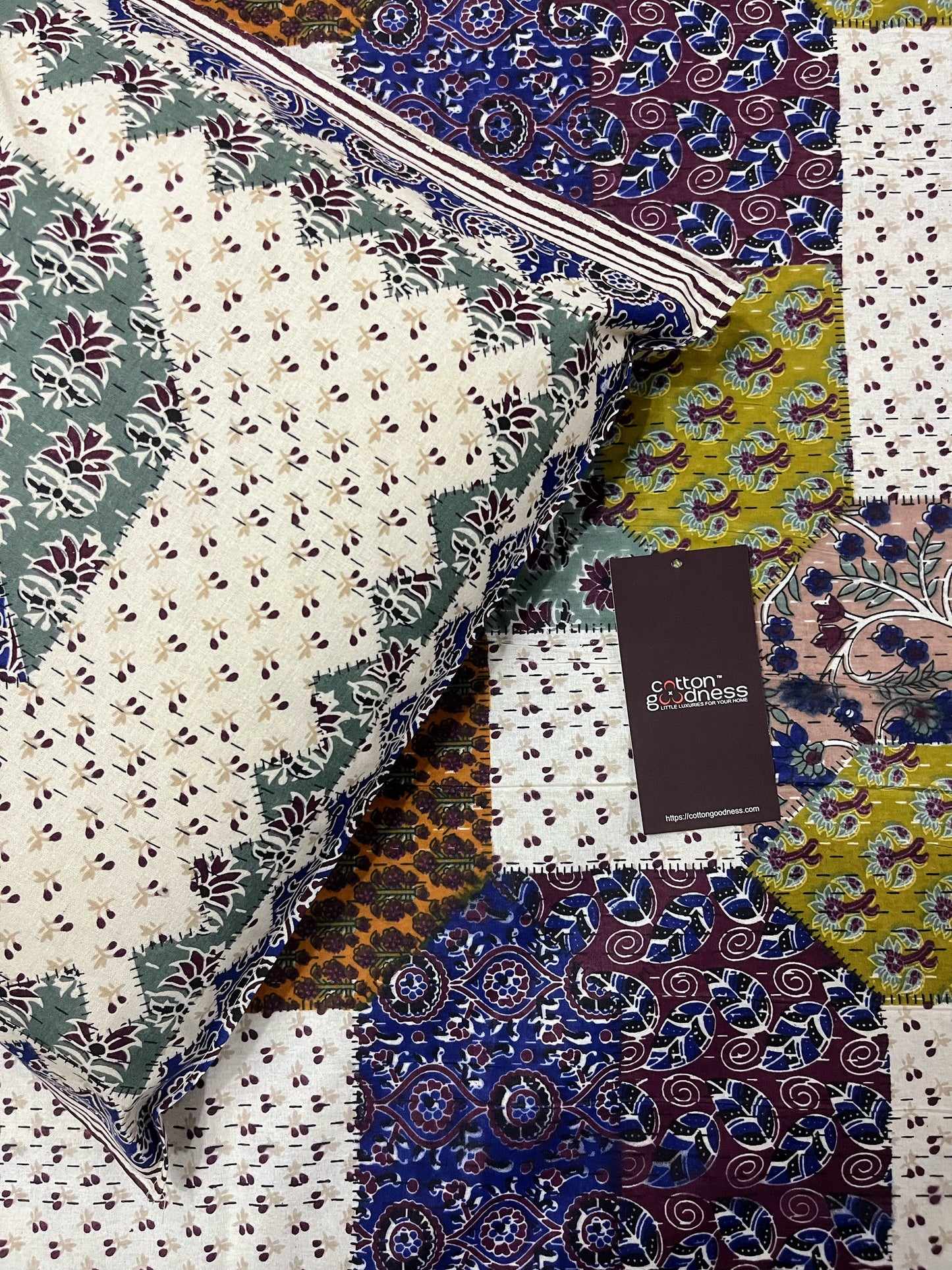 Surreal Pattern 200 TC 100% Pure Cotton Bedsheet With 2 Pillow Covers Cotton Goodness