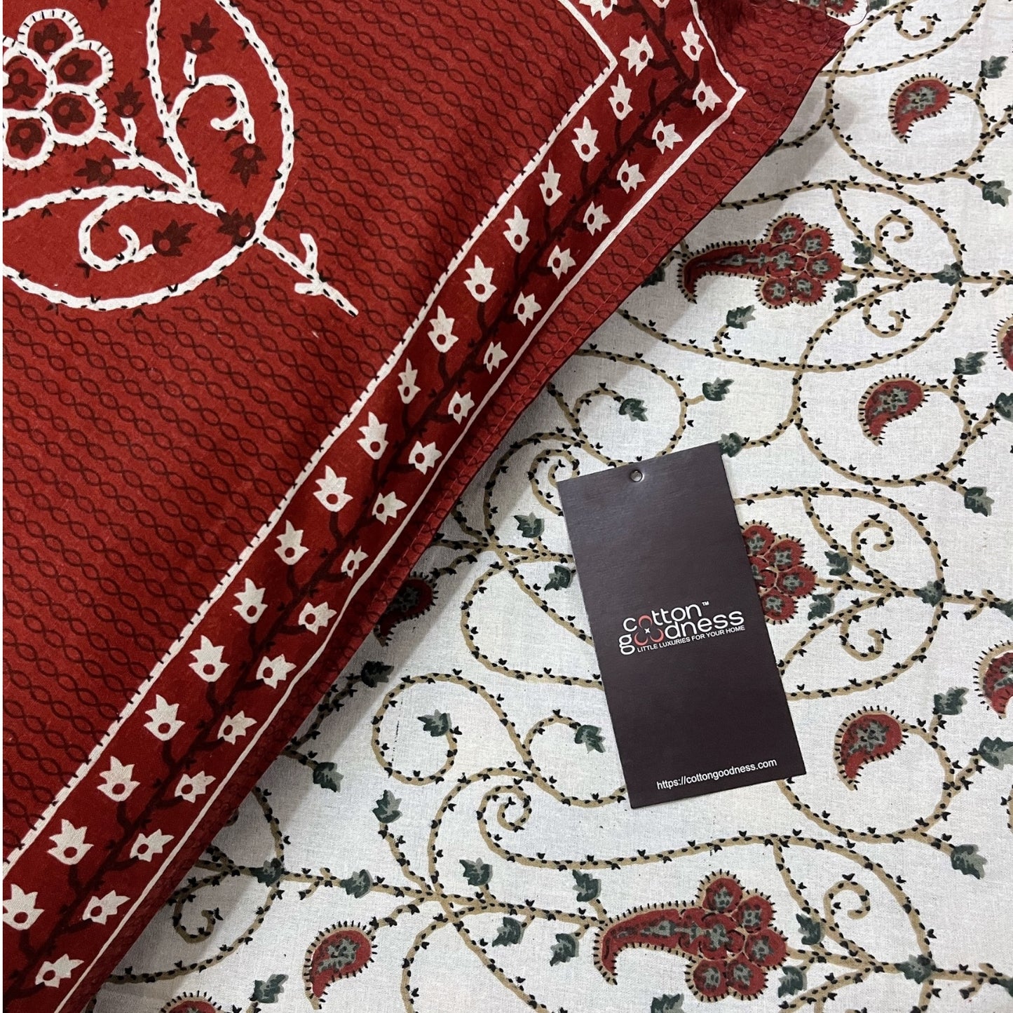 200 TC Pure Cotton Artful Leaf Symphony Bedsheet With Pillow Covers | Cotton Goodness