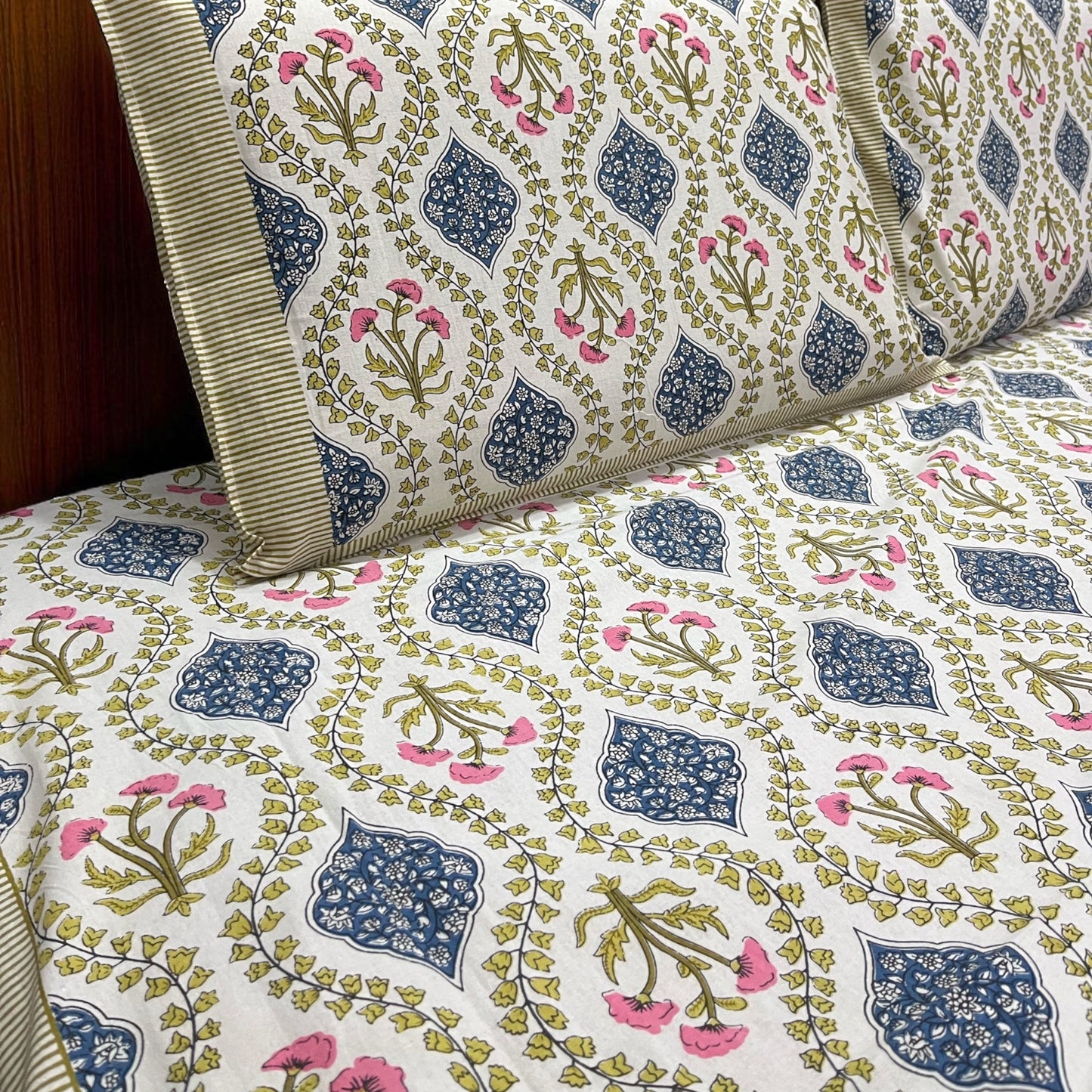 Signature Edit | Twilight Petals 100% Cotton King Size Bedsheet