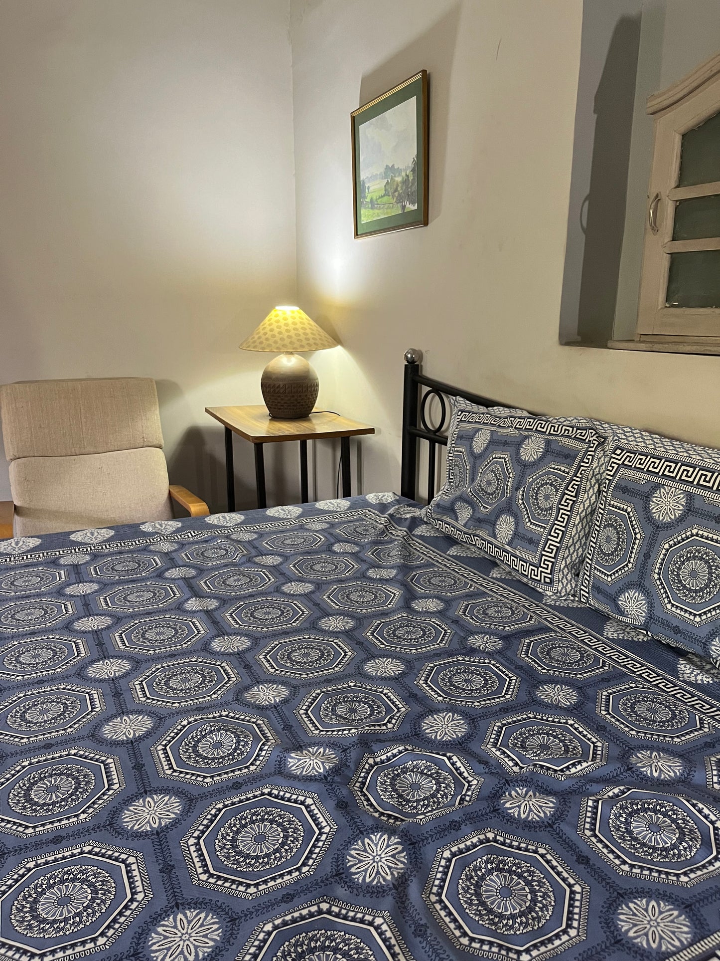 Abstract Print 200 TC 100% Pure Cotton Bedsheet With Pillow Covers Cotton Goodness