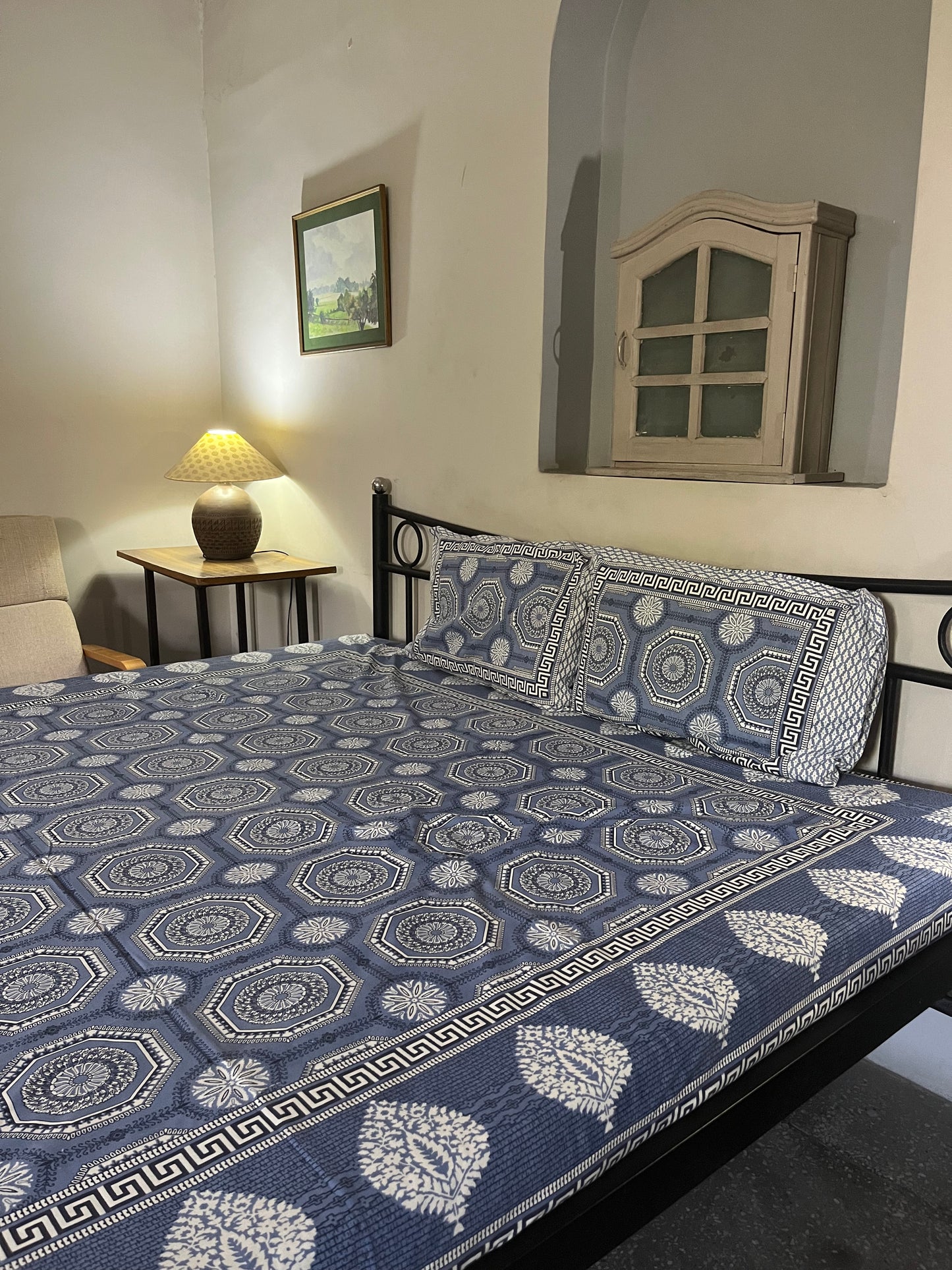 Abstract Print 200 TC Pure Cotton Bedsheet With Two Pillow Covers Cotton Goodness