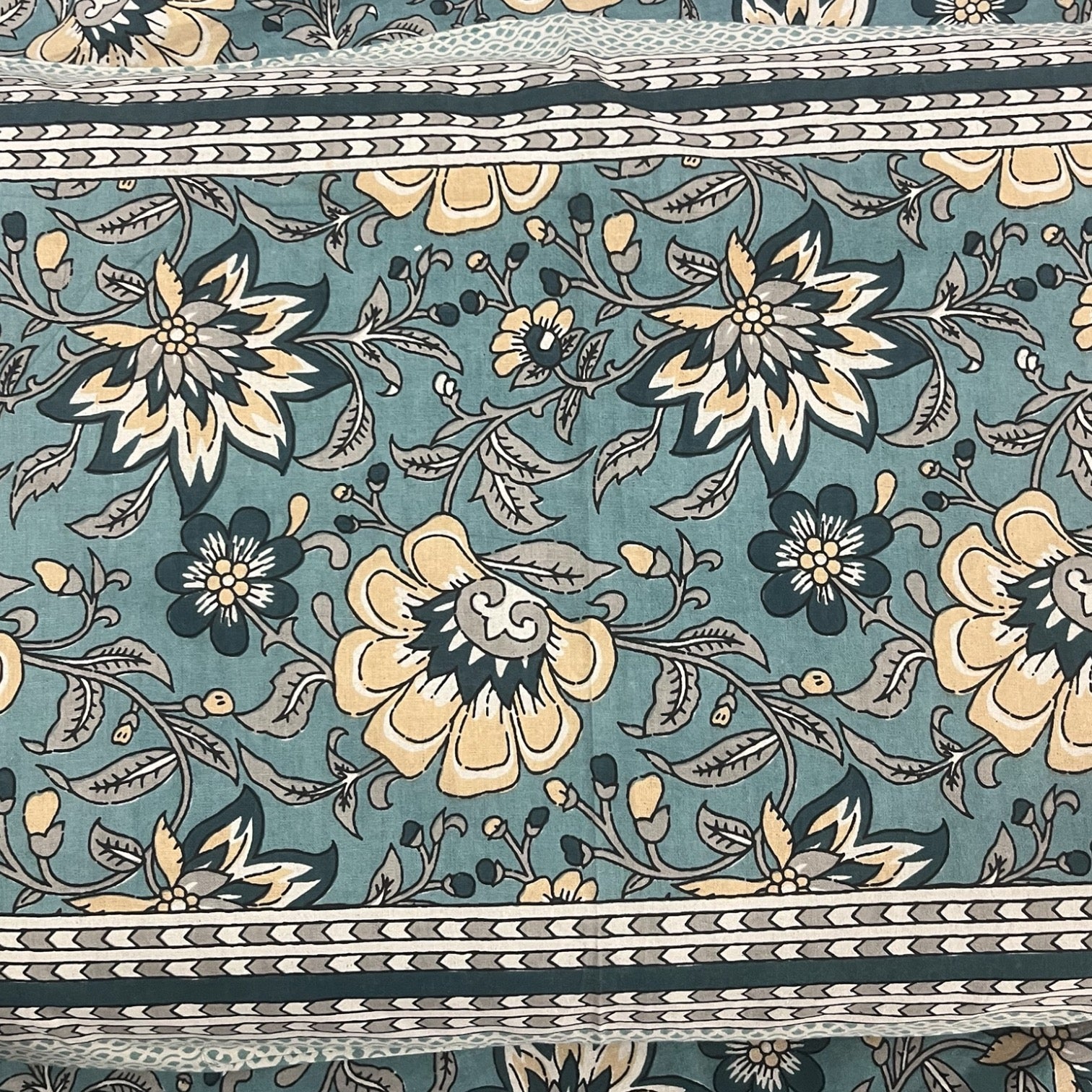 Anam 200 TC 100% Cotton Bedsheet With two Pillow Covers 