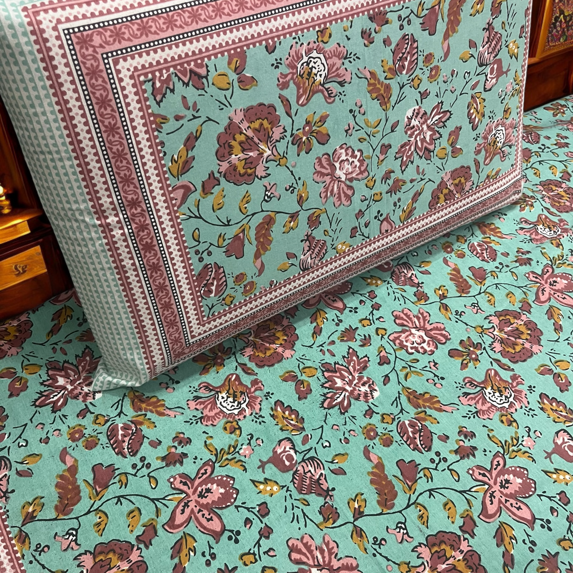 Aura Green Pure Cotton 200 TC Bedsheet With two Pillow Covers | Cotton Goodness