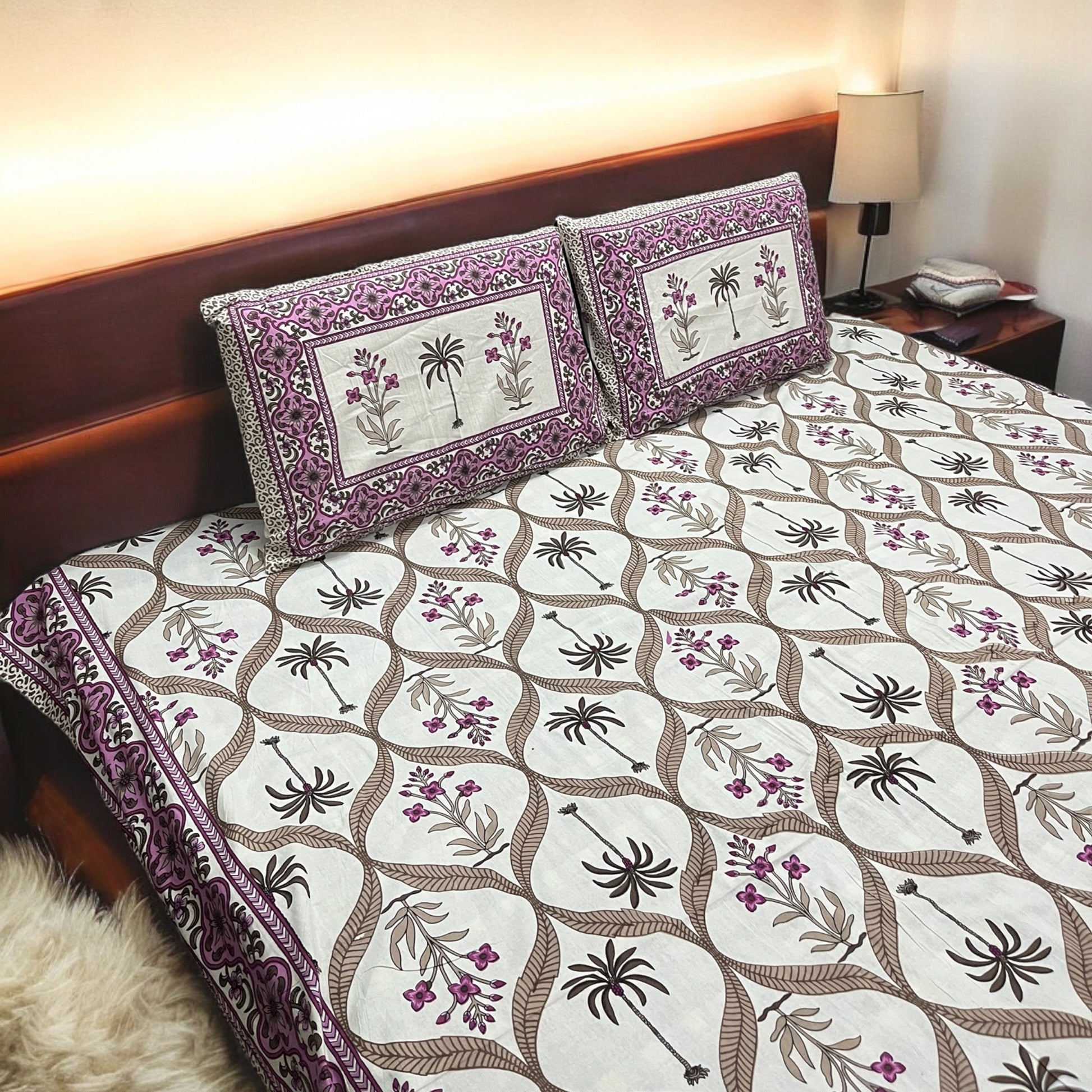 Bagheecha Pink 200 TC Pure Cotton Bedsheet With Pillow Covers