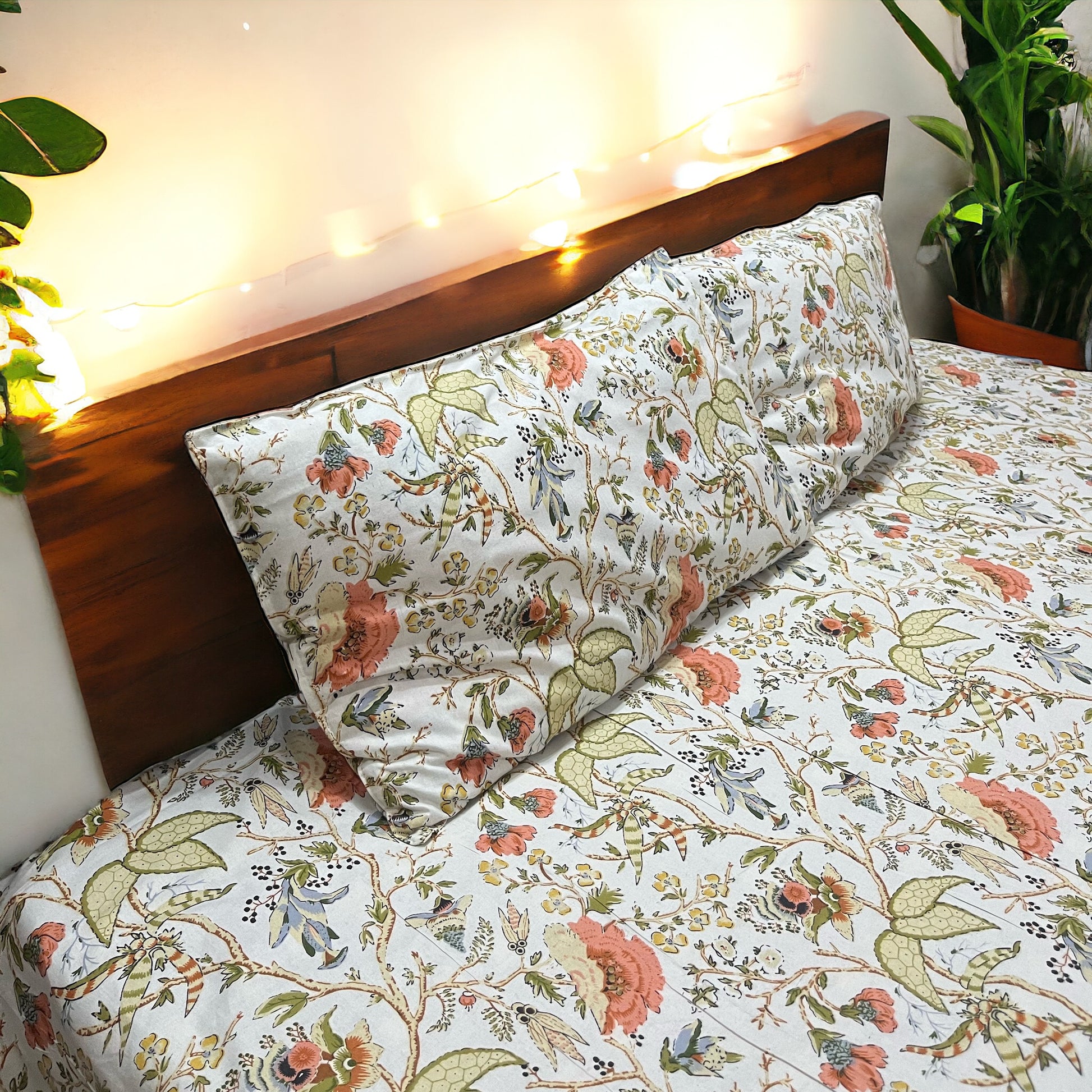 Chic Petal Pure Cotton Flat Bedsheet With Pillow Covers