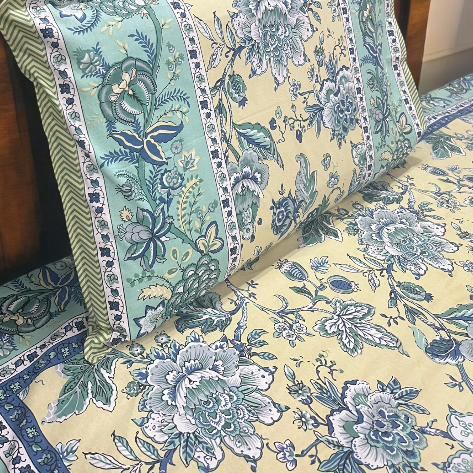 Maira 100% Premium Cotton Super King Size Bedsheet With 2 Pillow Covers Cotton Goodness