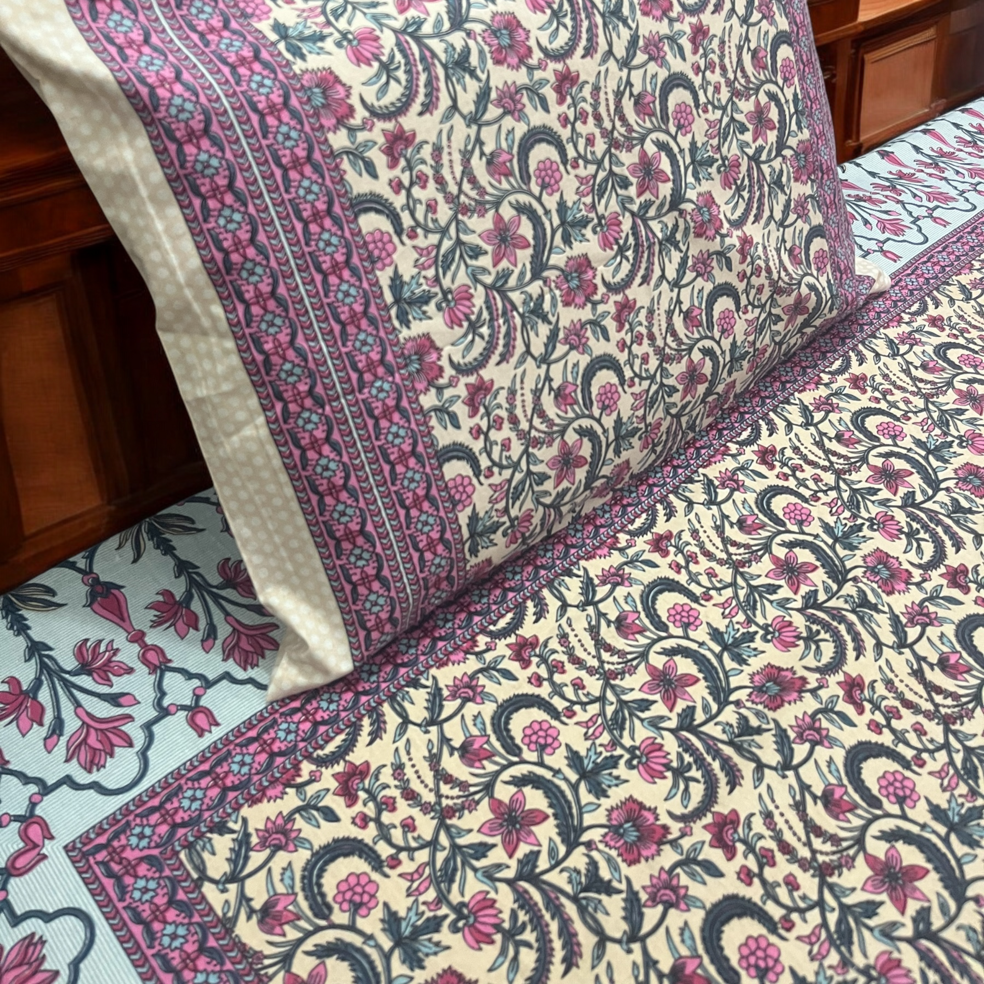 Noor Pink 100% Pure Cotton Super King Size Bedsheet With two Pillow Covers Cotton Goodness