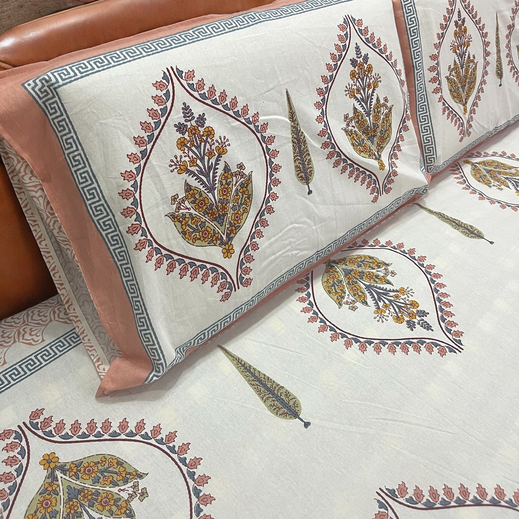 Serene Pink 200 TC Pure Cotton Bedsheet With 2 Pillow Covers Cotton Goodness